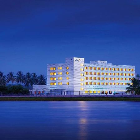 Hotel Naveen Lakeside Hubli Bagian luar foto