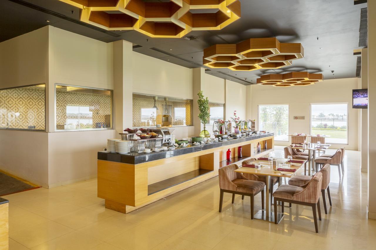 Hotel Naveen Lakeside Hubli Bagian luar foto