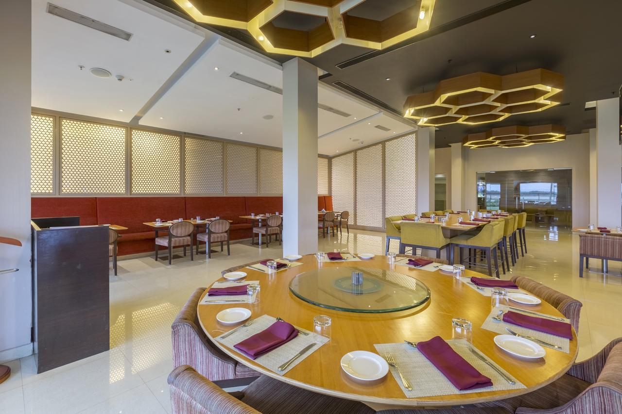 Hotel Naveen Lakeside Hubli Bagian luar foto