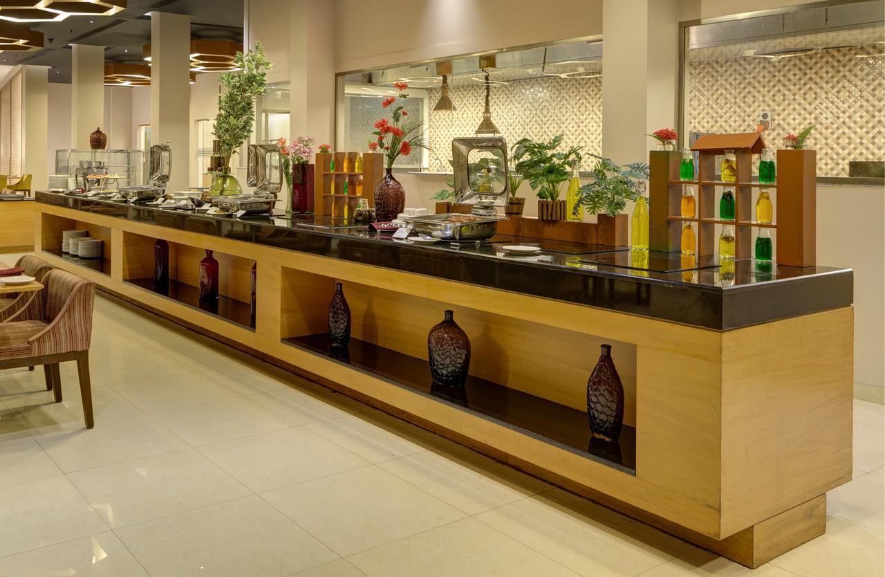 Hotel Naveen Lakeside Hubli Bagian luar foto