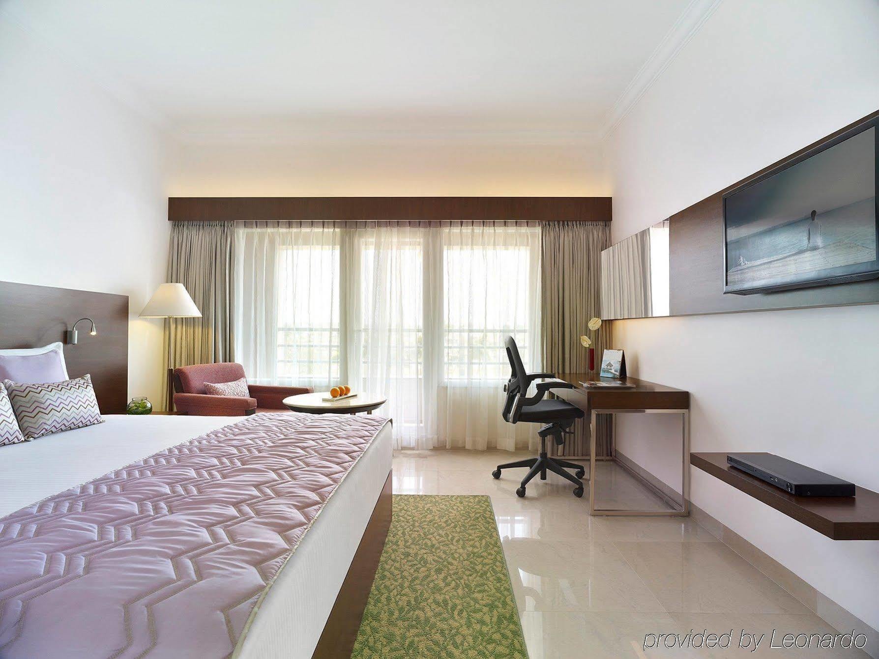 Hotel Naveen Lakeside Hubli Bagian luar foto