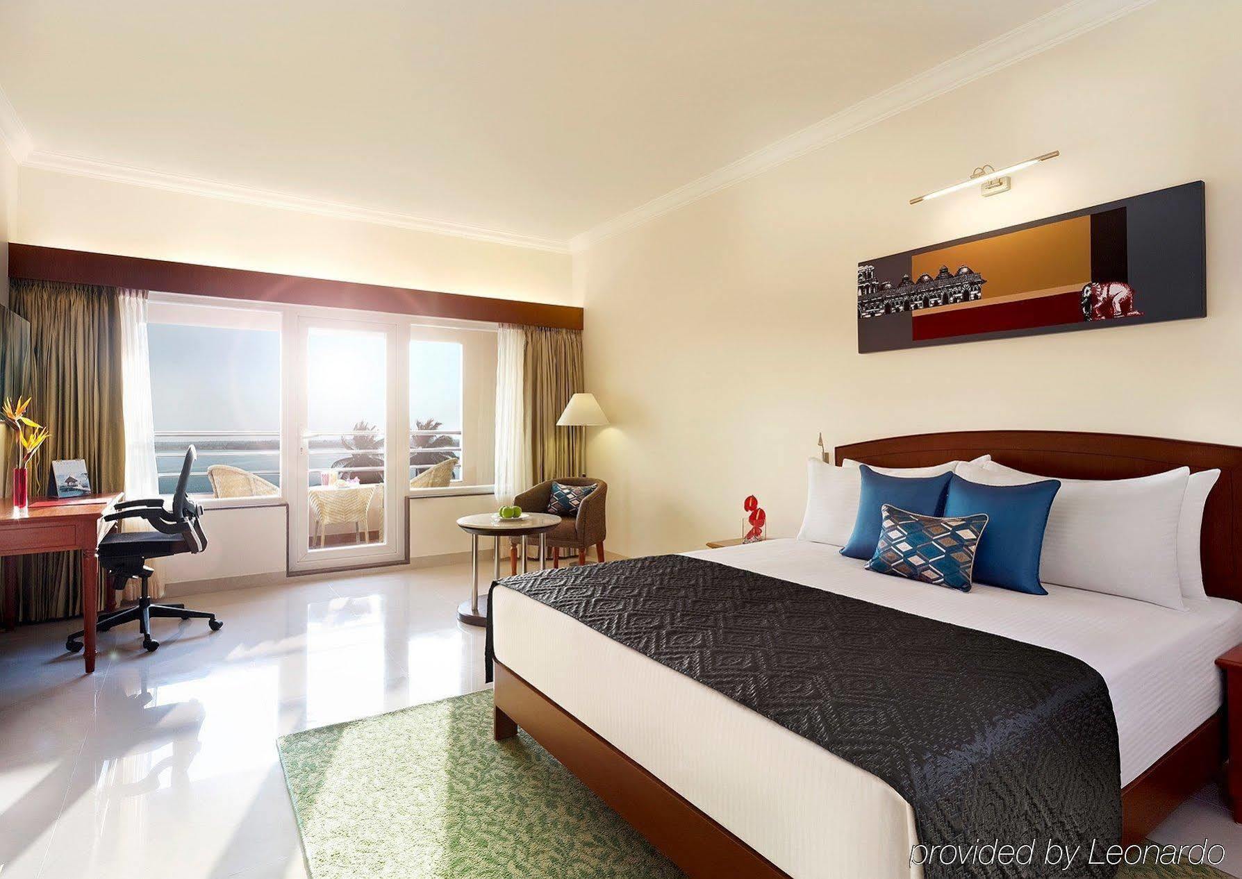 Hotel Naveen Lakeside Hubli Bagian luar foto