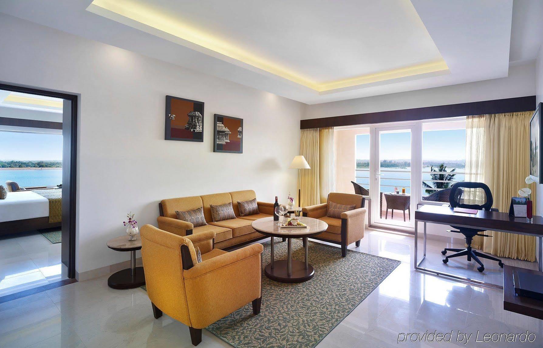 Hotel Naveen Lakeside Hubli Bagian luar foto