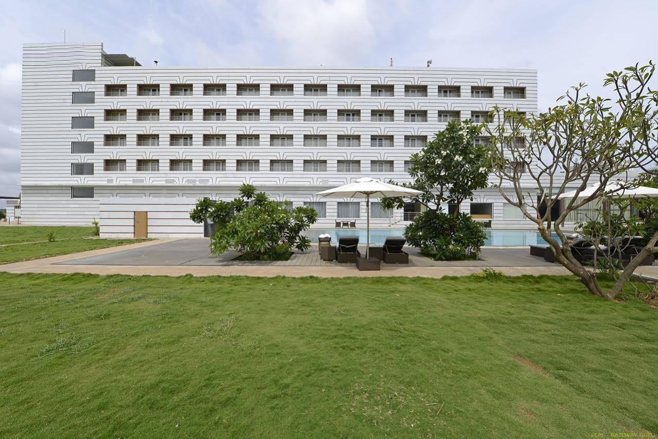 Hotel Naveen Lakeside Hubli Bagian luar foto