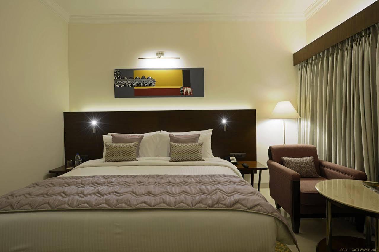 Hotel Naveen Lakeside Hubli Bagian luar foto