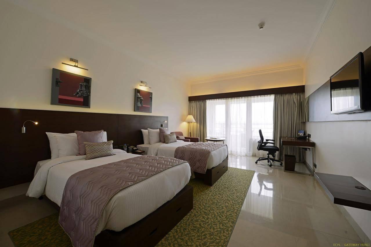Hotel Naveen Lakeside Hubli Bagian luar foto