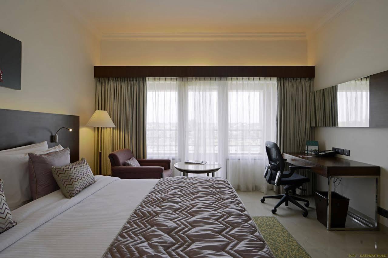 Hotel Naveen Lakeside Hubli Bagian luar foto