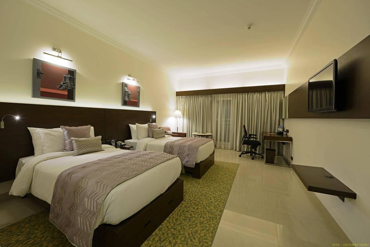 Hotel Naveen Lakeside Hubli Bagian luar foto