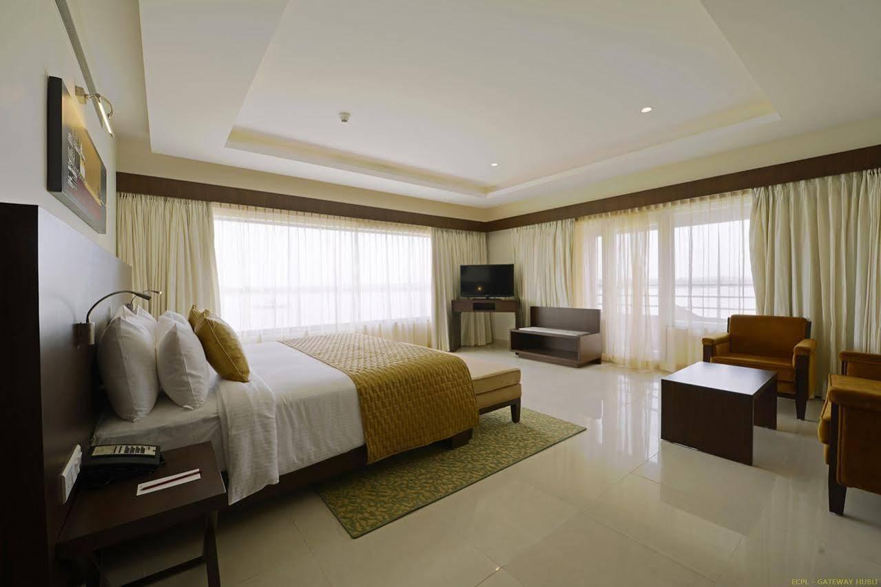 Hotel Naveen Lakeside Hubli Bagian luar foto